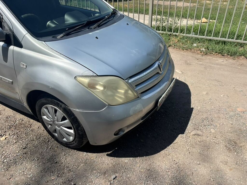 Toyota Ist: 2002 г., 1.3 л, Автомат, Бензин, Хэтчбэк: фото 3