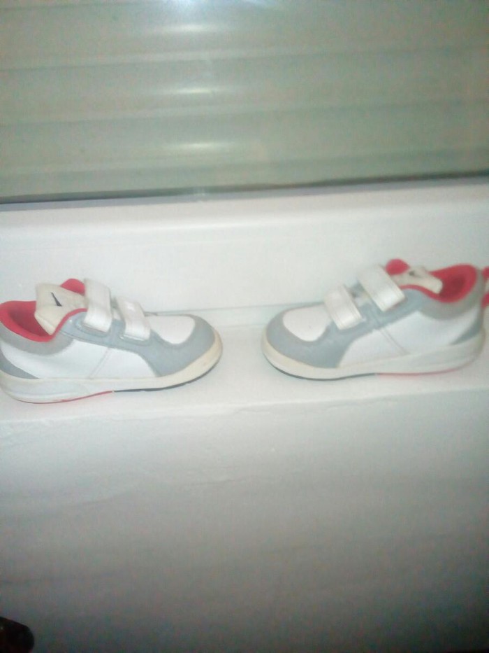 Dečije Cipele i Čizme: Unisex nike br.22.5 odlično očuvane,malo požutele od stajanja. na lalafo.rs Unisex nike br.22.5 odlično očuvane,malo požutele od stajanja. - Ruski Krstur