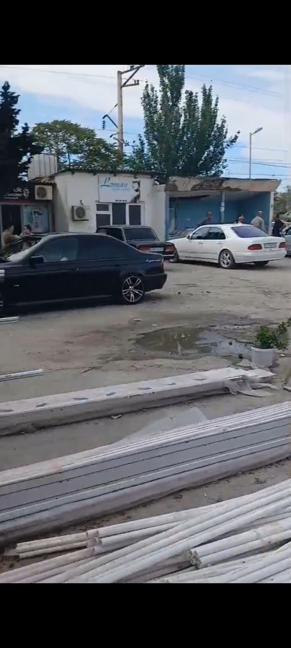 Obyekt icareye verilir 100kv yaninda kosk doner xana kafe var 3