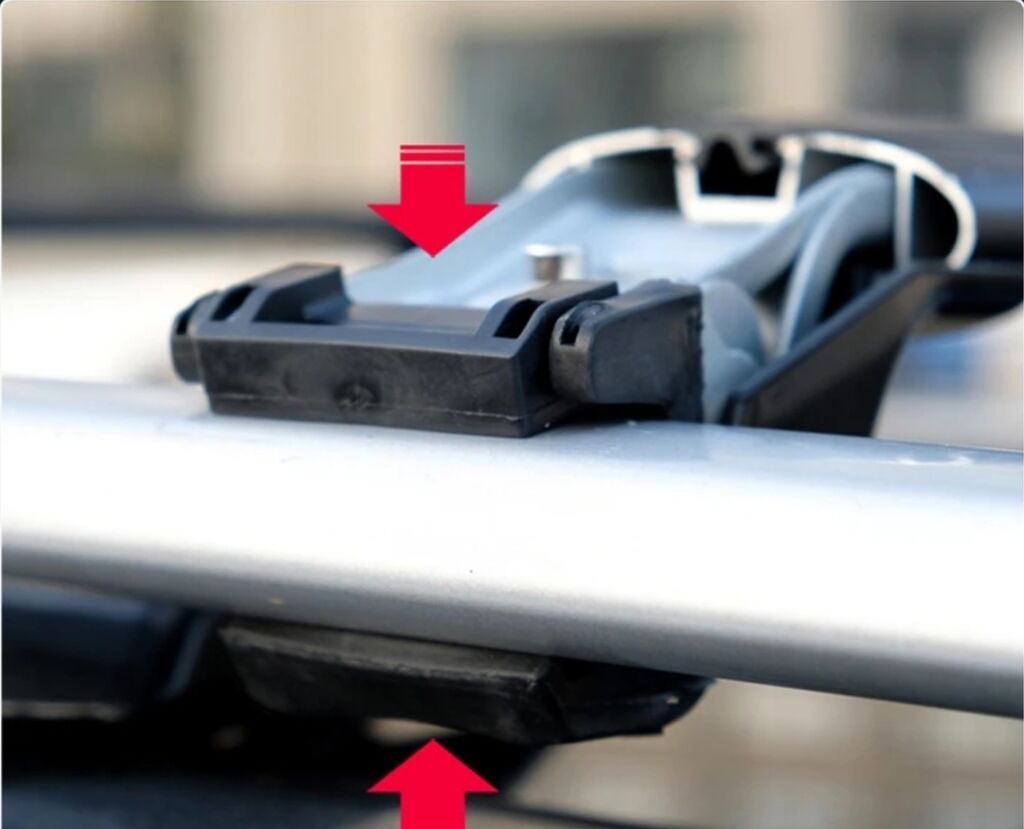 Поперечины на рейлинги (багажник на крышу) с замками - Универсальные: фото 4