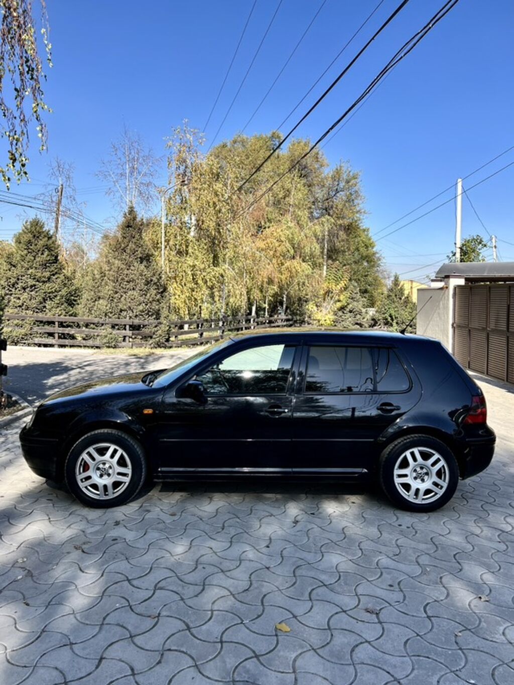 Volkswagen Golf: 2000 г., 2 л, Механика, Бензин, Седан: фото 3
