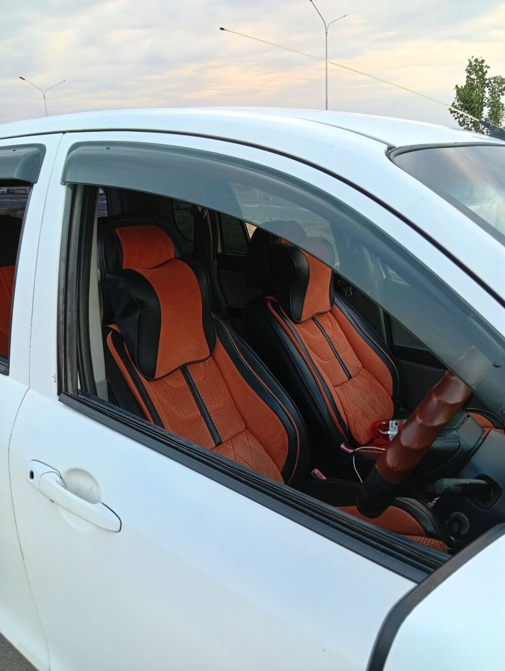 Mazda Demio: 2003 г., 1.3 л, Автомат, Бензин, Хэтчбэк: фото 3