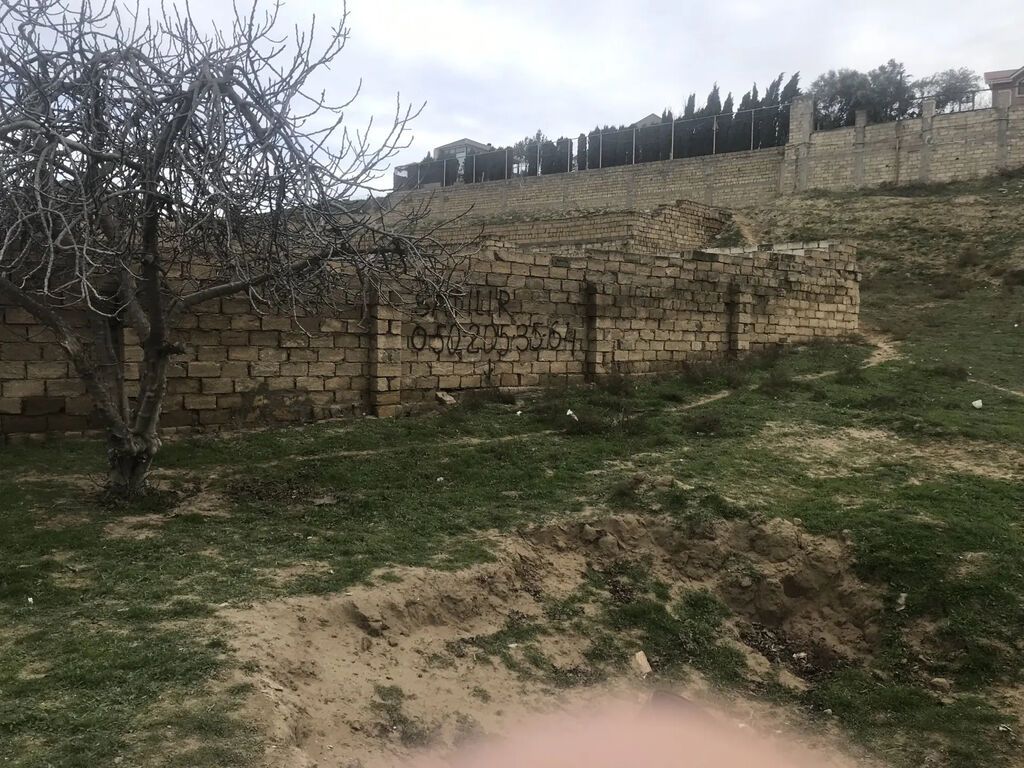 Xüsusi mülkiyyət, su, işıq, qaz, internet xətləri mövcüddur. Hamısı