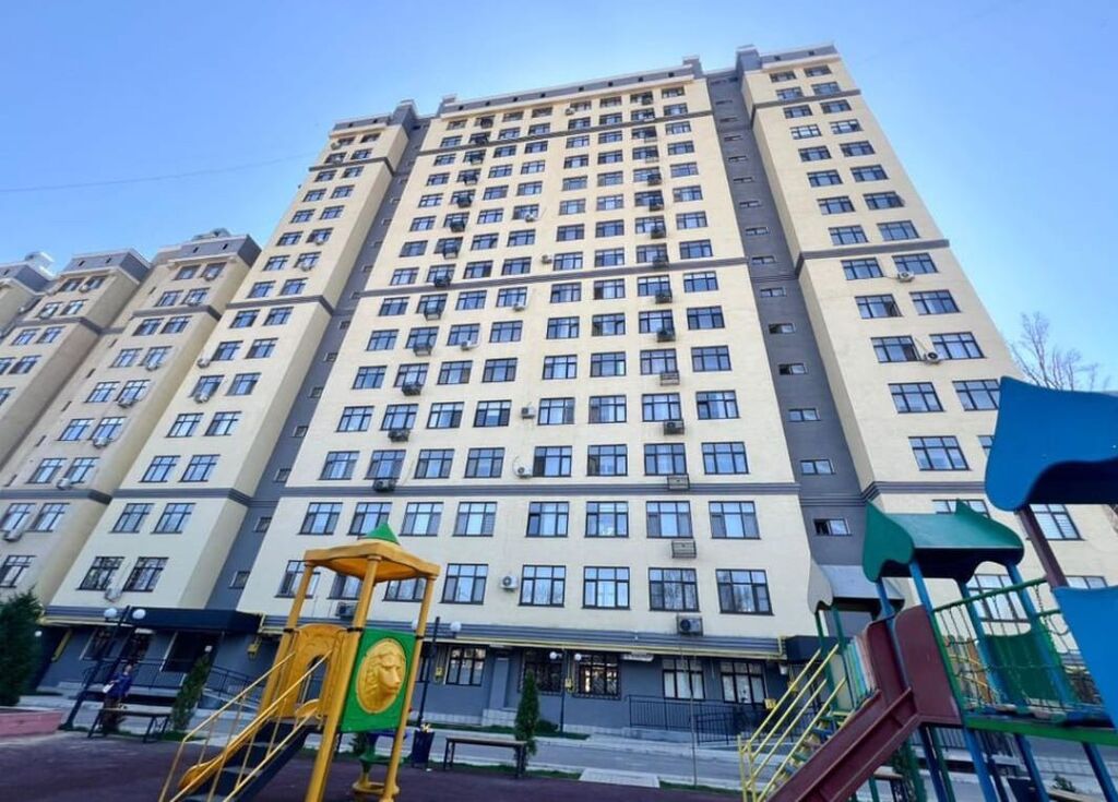 Просторная квартира в современном жилом комплексе - Дом: фото 2