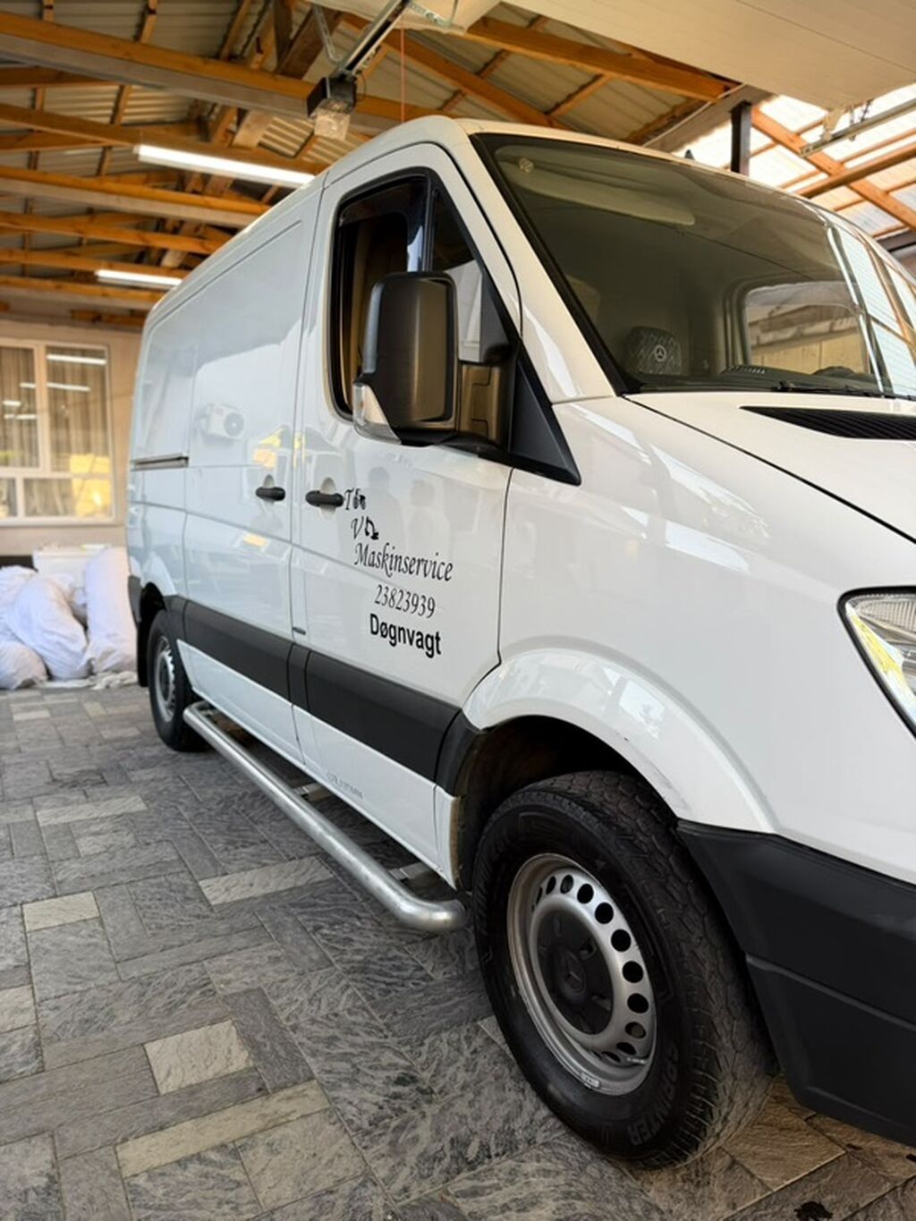 Грузовой фургон Mercedes-Benz Sprinter (короткая база, средняя крыша): фото 4