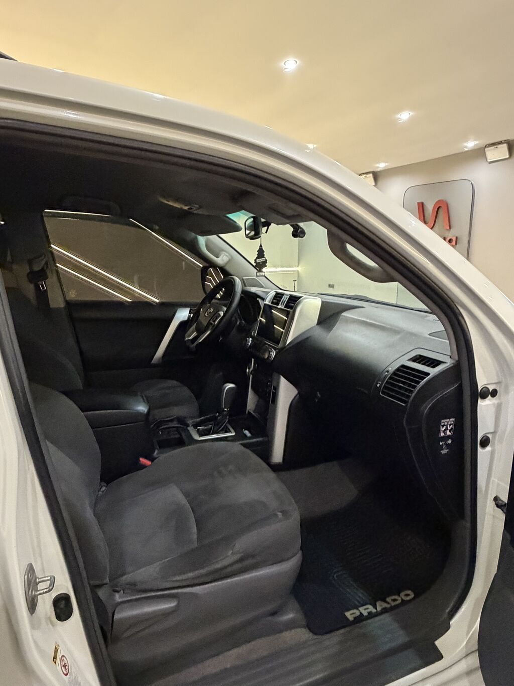 Toyota Land Cruiser Prado: 2011 г., 3 л, Автомат, Дизель, Внедорожник: фото 7