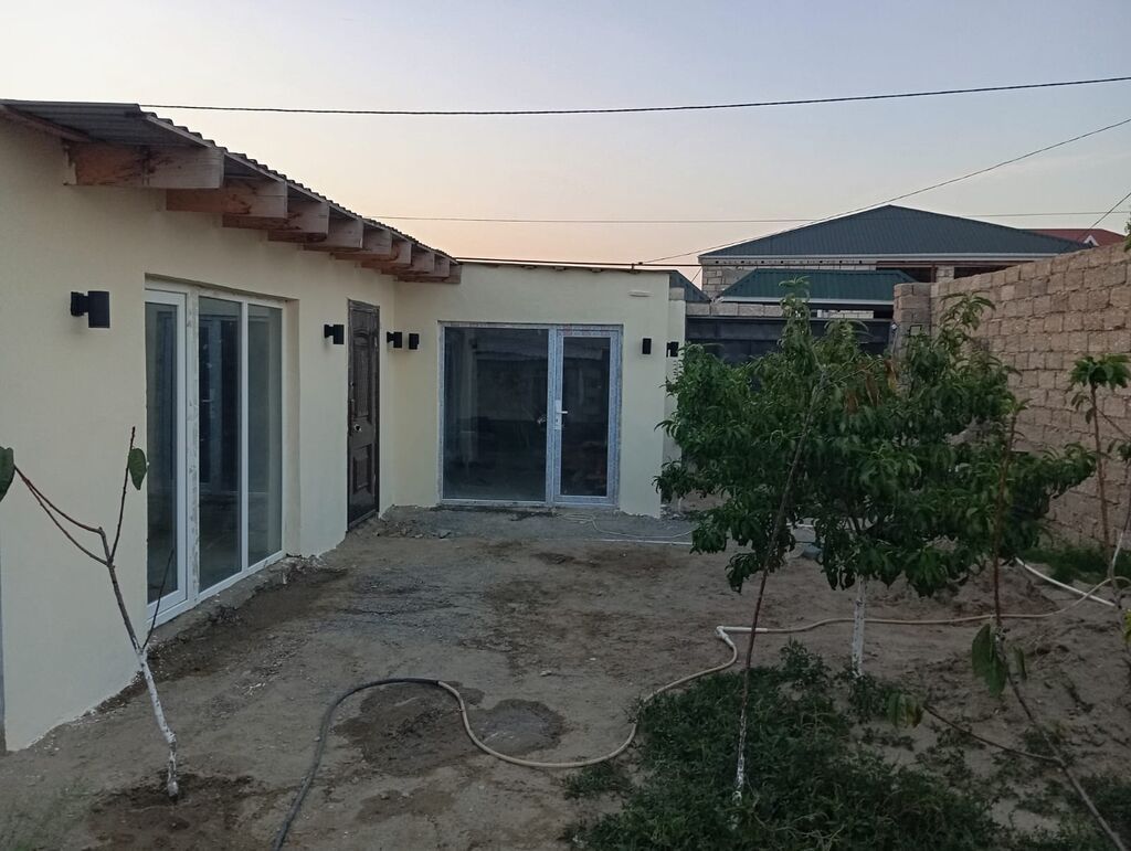 1 mərtəbəli həyət evi - Həyətyanı sahə: meyvə ağacları ilə kiçik bağ