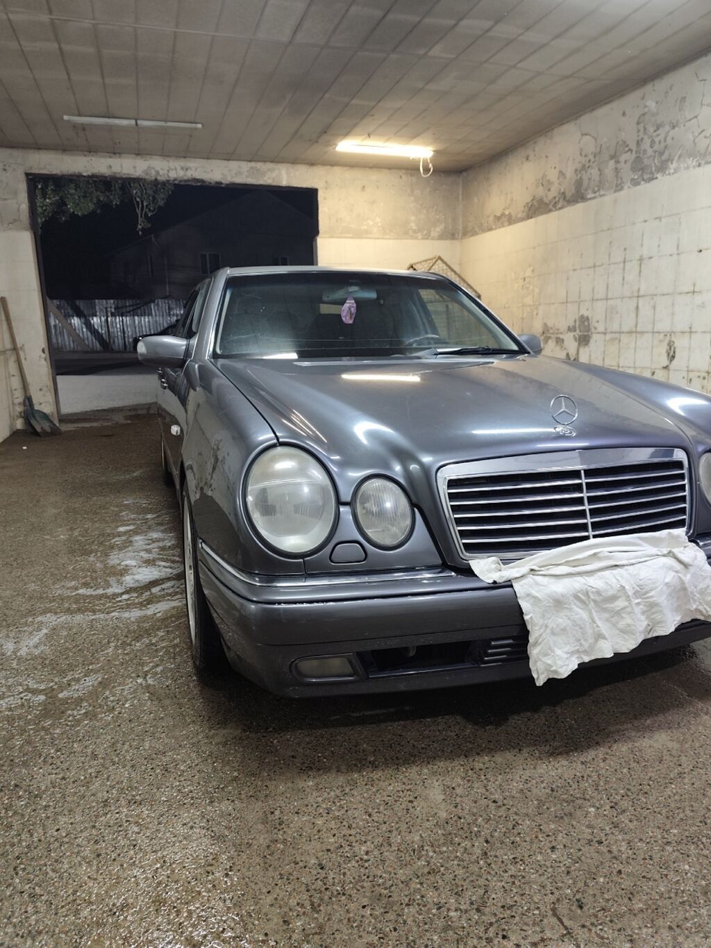 Mercedes-Benz E-Class: 1998 г., 4.3 л, Автомат, Бензин, Седан: фото 2
