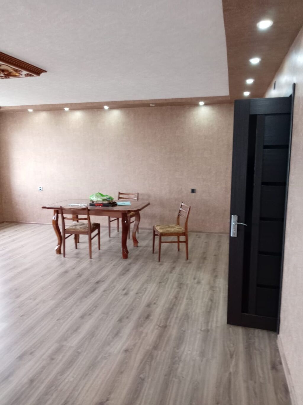 🏠 SATILIR! 📍 Ünvan: Gülüstan qəsəbəsi, Araz Marketlə üzbəüz 🏢