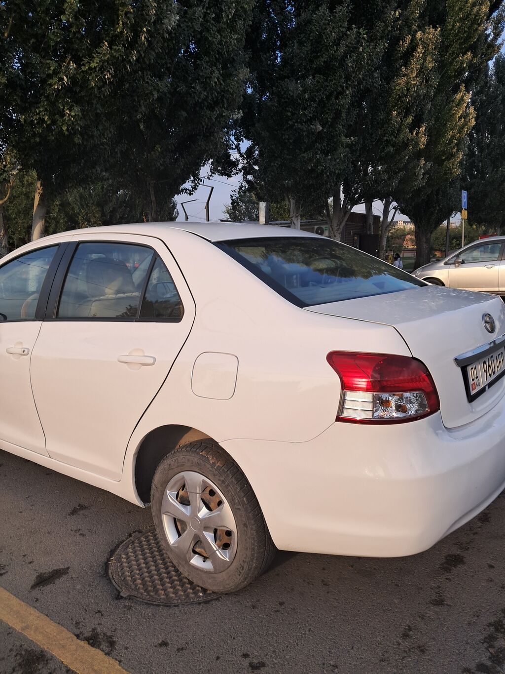 Toyota Yaris: 2009 г., 1.3 л, Автомат, Седан: фото 7