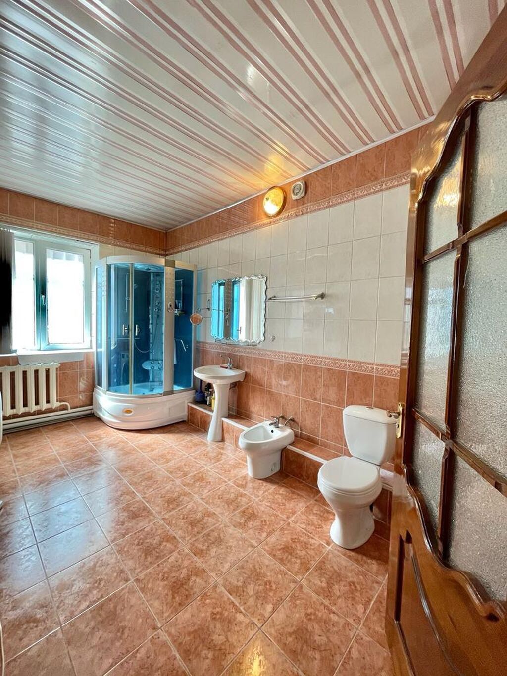 300 м², 5 комнат, Юг-2 мкр, Без животных: фото 6