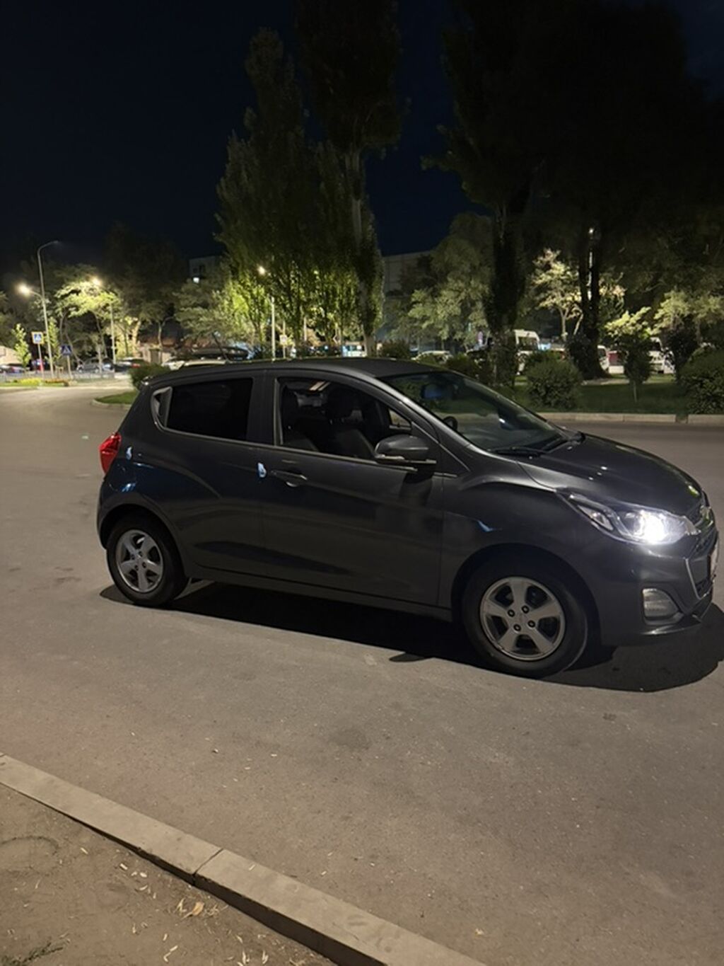 Chevrolet Spark: 2020 г., 1 л, Автомат, Бензин, Хэтчбэк: фото 2