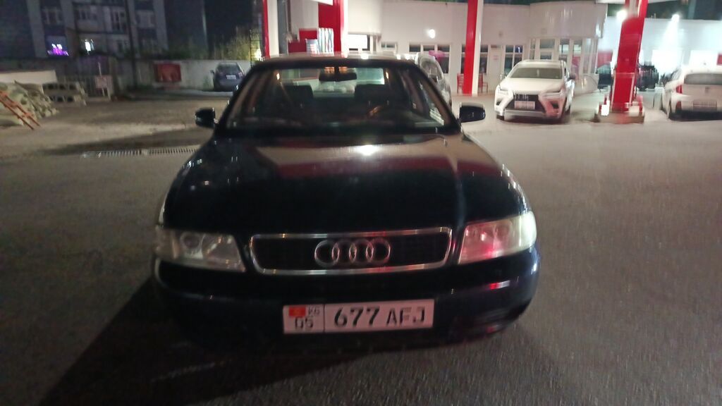 Audi A4: 1998 г., 2.8 л, Механика, Бензин, Седан: фото 3