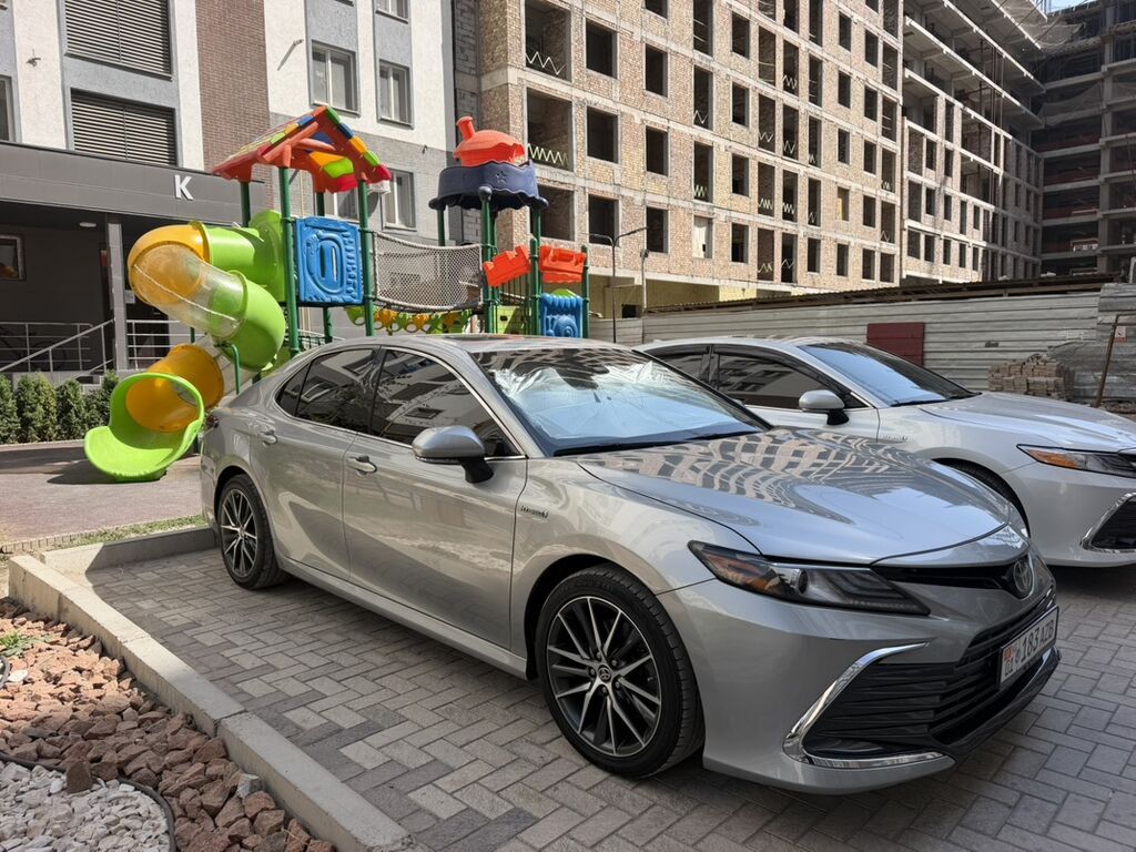 Toyota Camry: 2020 г., Гибрид, Седан: фото 3