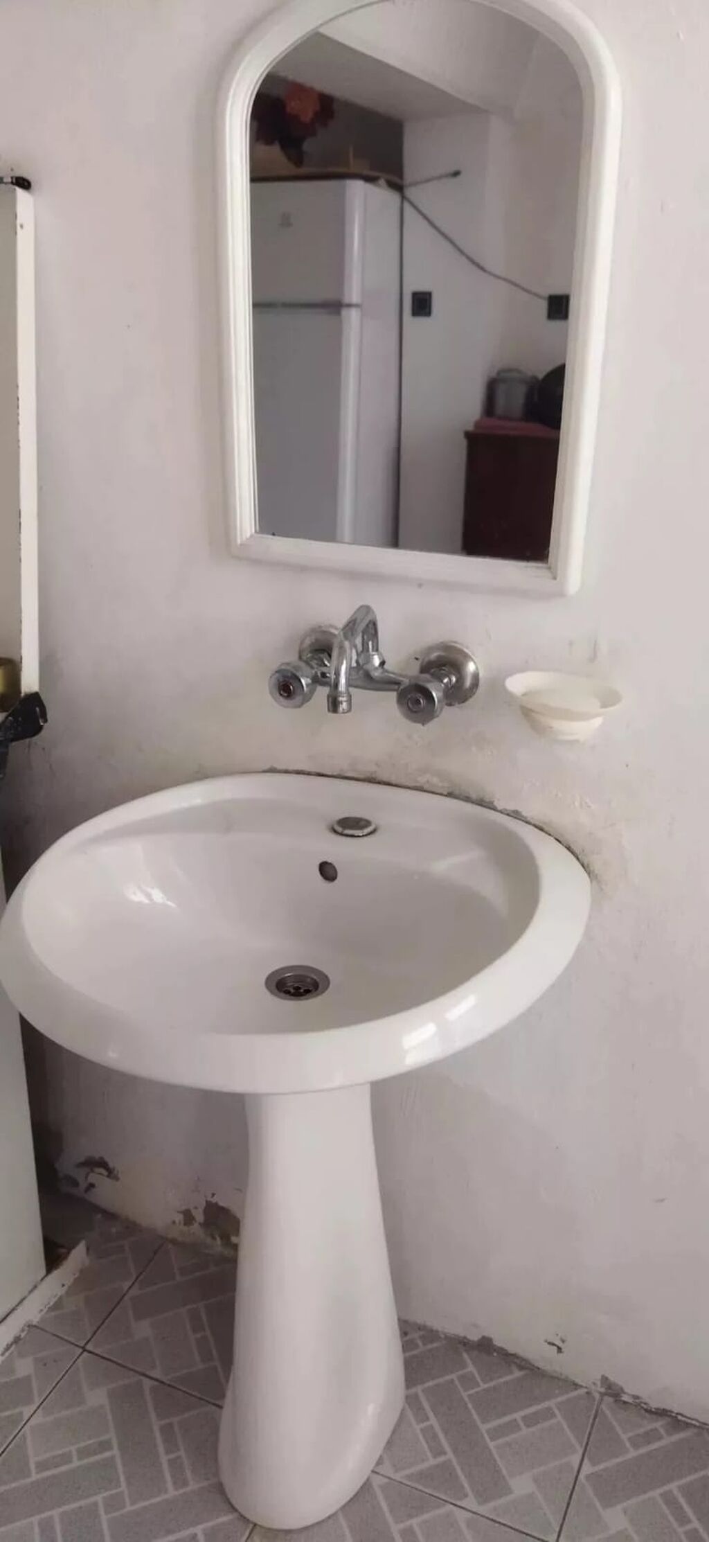 Ağ şəhərə yaxindir su qaz i̇şiq qi̇yməti̇n i̇çi̇ndədi̇r wi̇-fi̇ var
