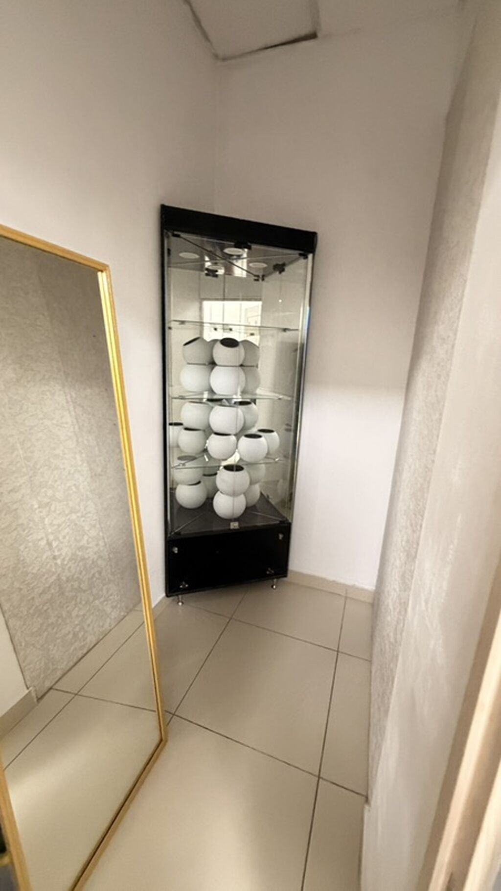 Сдаю Офисный кабинет: 15 м², В бизнес центре, С ремонтом, Первая линия