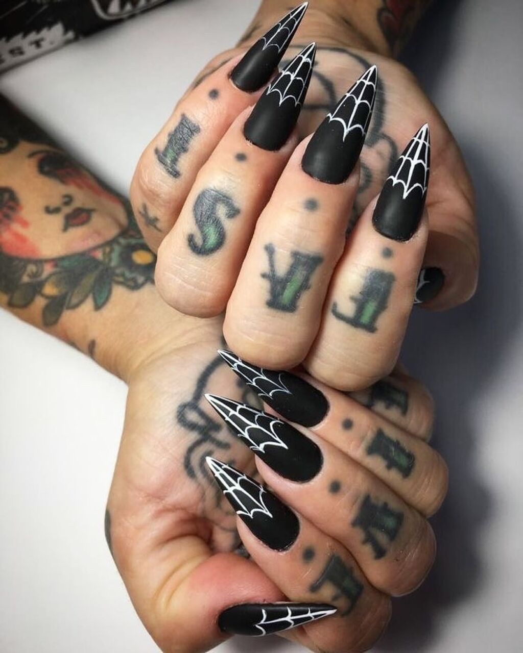 Ногти в стиле панк