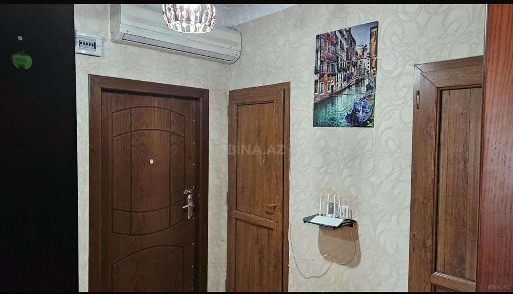 Xanım Tələbə Otaq yoldaşı axtarilir. 3xanim qalir 4cü tələbə