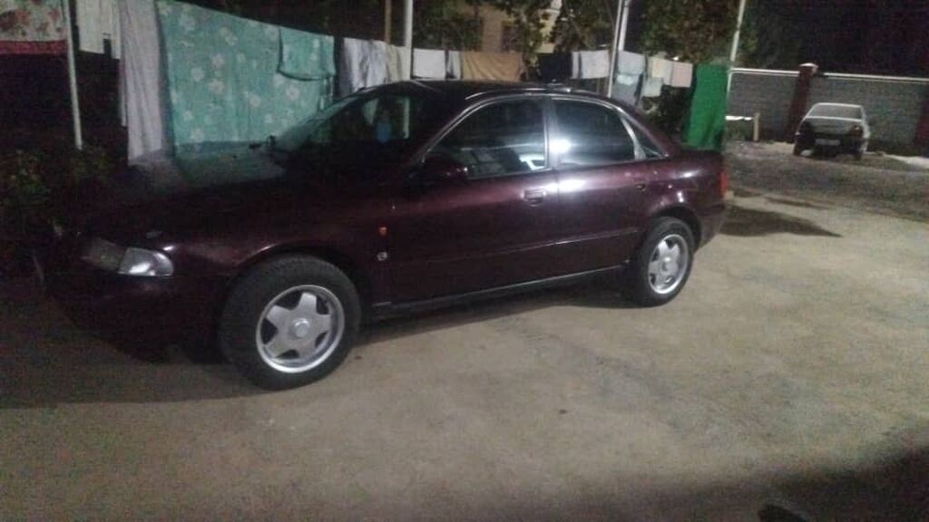 Audi A4: 1999 г., Механика, Седан: фото 1