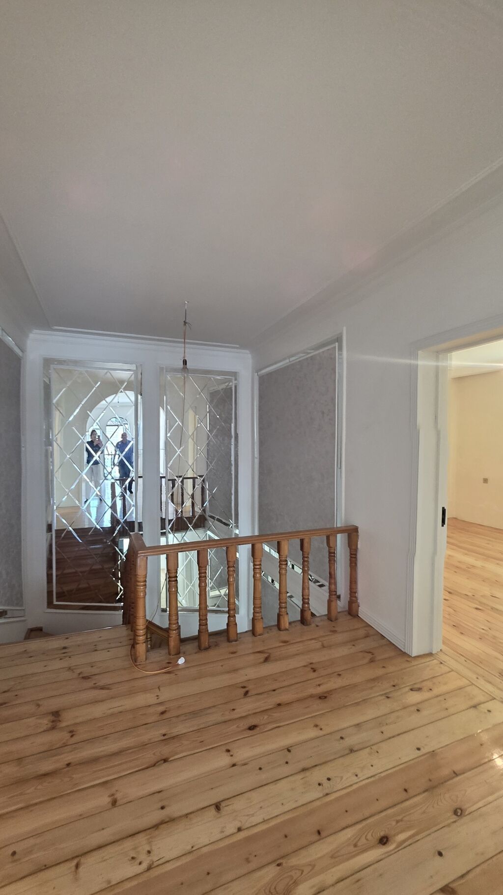 6 otaqlı, 205 kv. m, Yeni təmirli