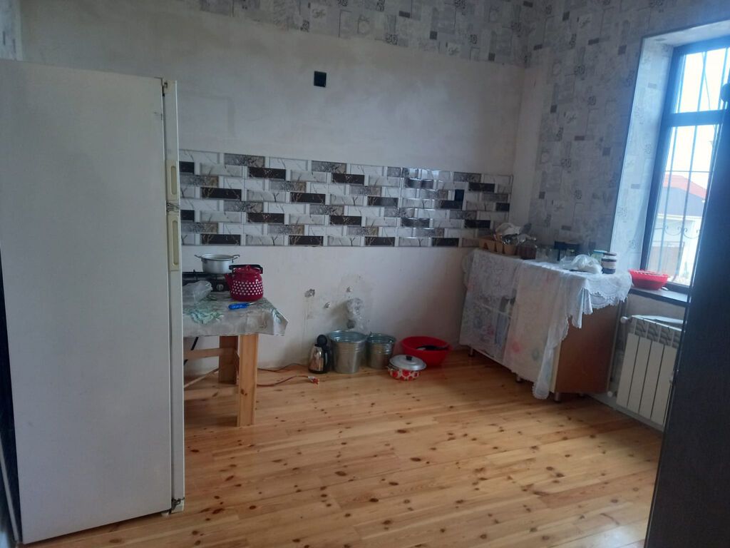 Binəqədi qəs. 4 otaqlı, 130 kv. m, Kredit yoxdur, Orta təmir