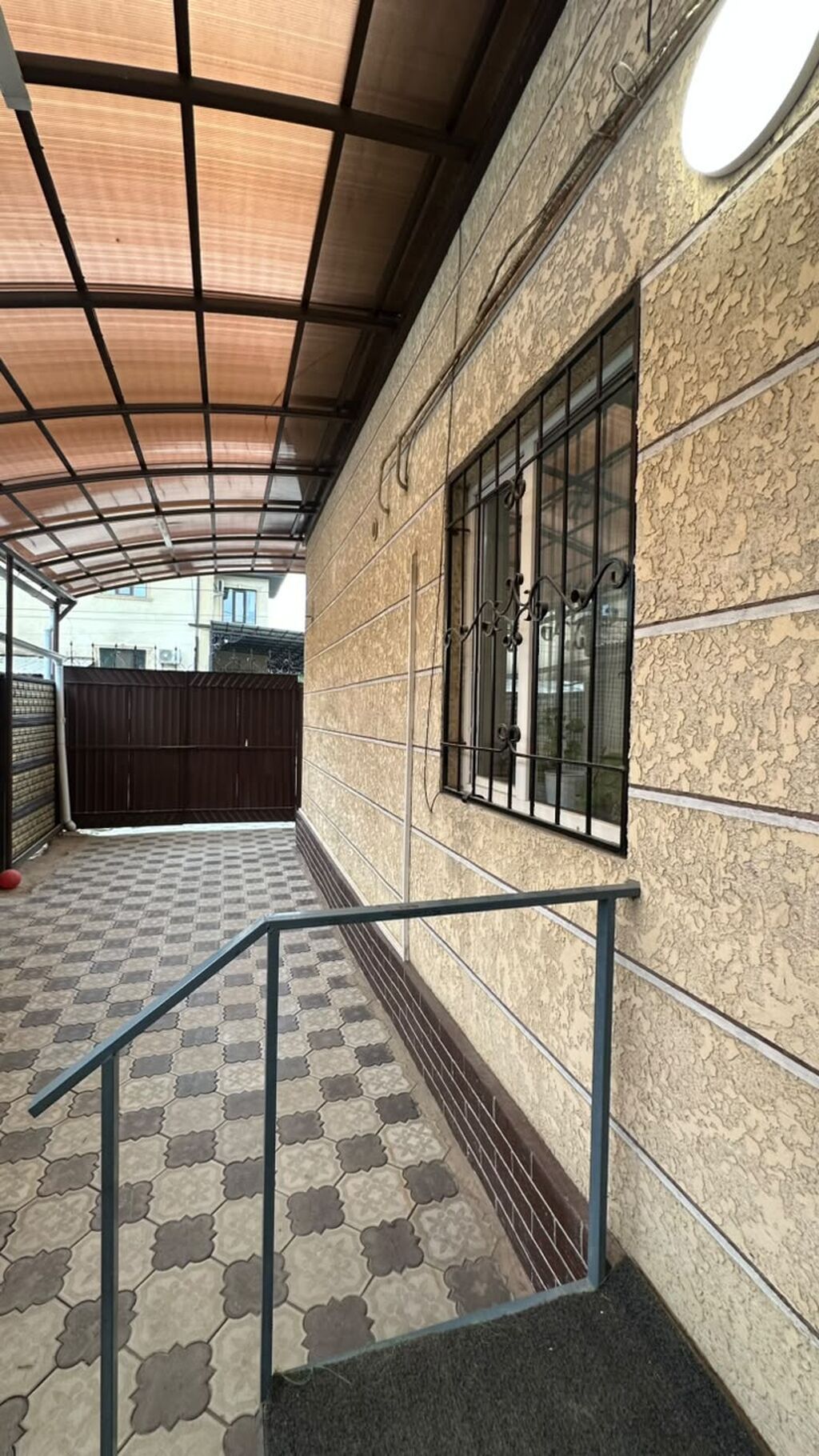 Продается дом с земельным участком в районе Пишпека • Площадь дома —: фото 2