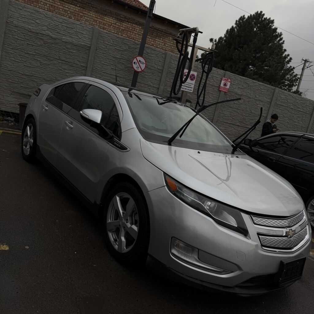Chevrolet Volt: 2012 г., 1.4 л, Автомат, Гибрид, Хэтчбэк: фото 2