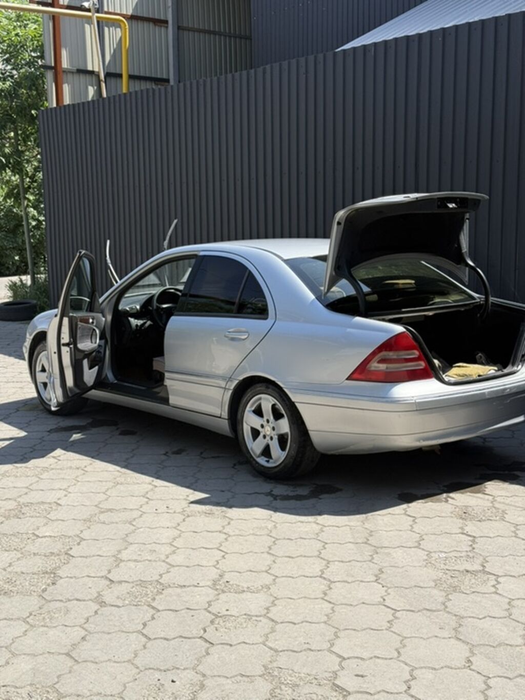 Mercedes-Benz C-Class: 2001 г., 3.2 л, Механика, Бензин, Седан: фото 2