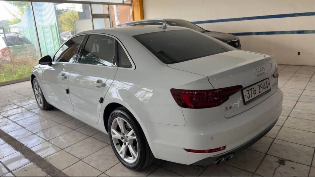 Audi A4: 2018 г., 2 л, Робот, Дизель, Седан: фото 3