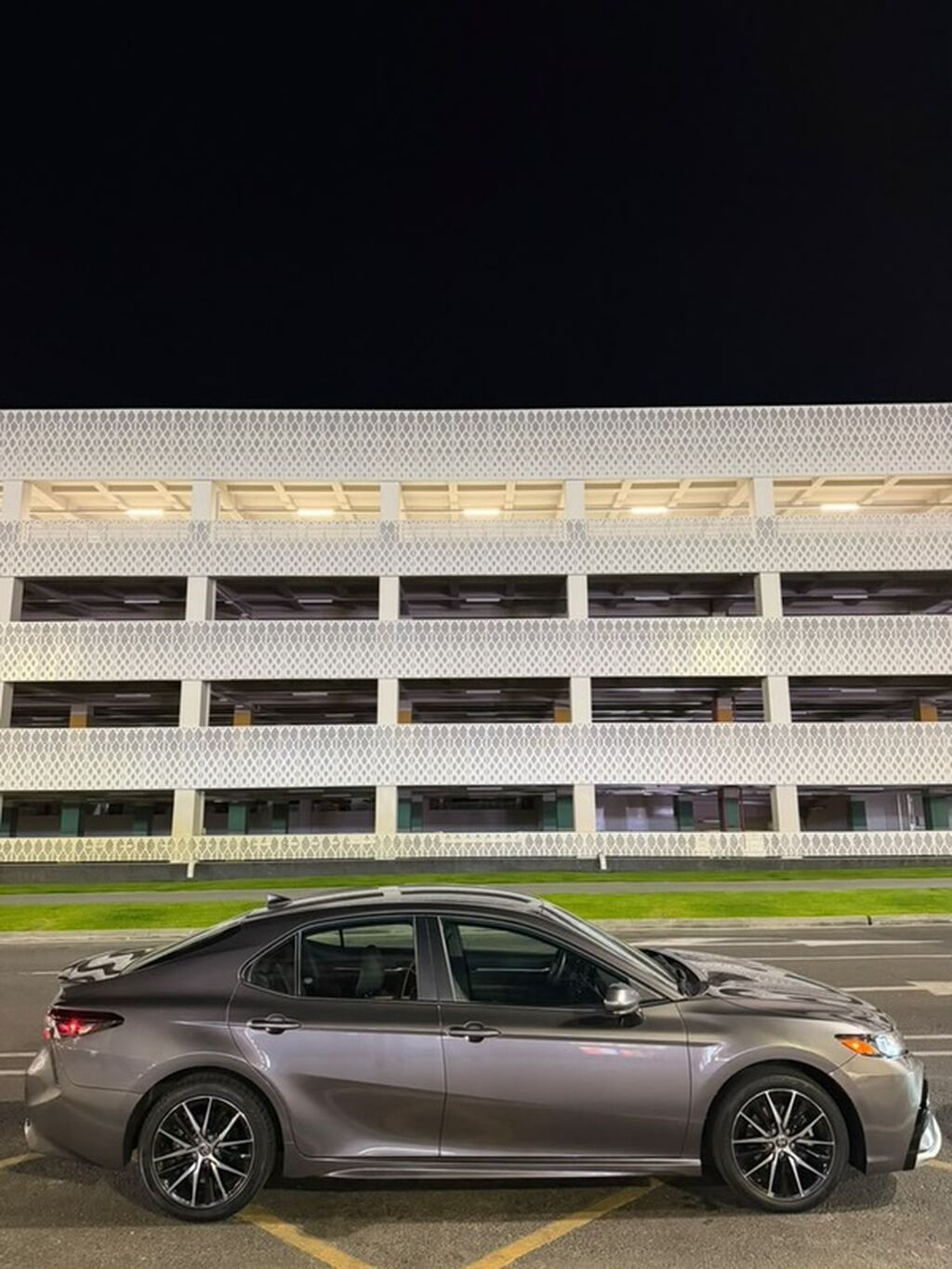Toyota Camry: 2021 г., 2.5 л, Автомат, Бензин, Седан: фото 3