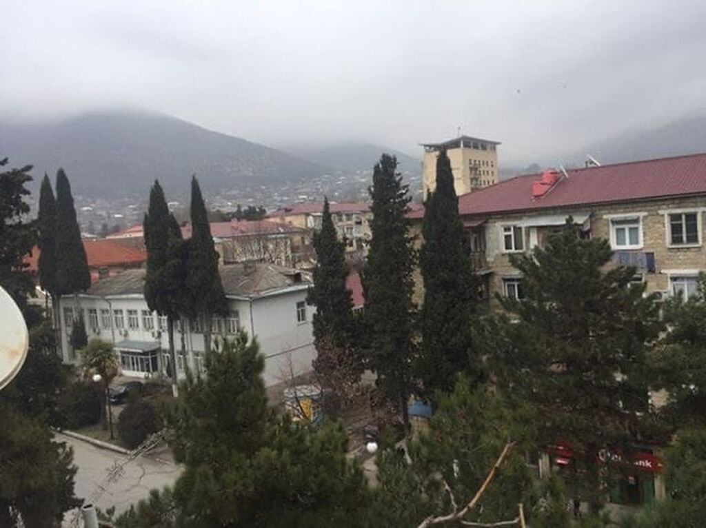Şəki, 3 otaqlı, Köhnə tikili, 70 kv. m