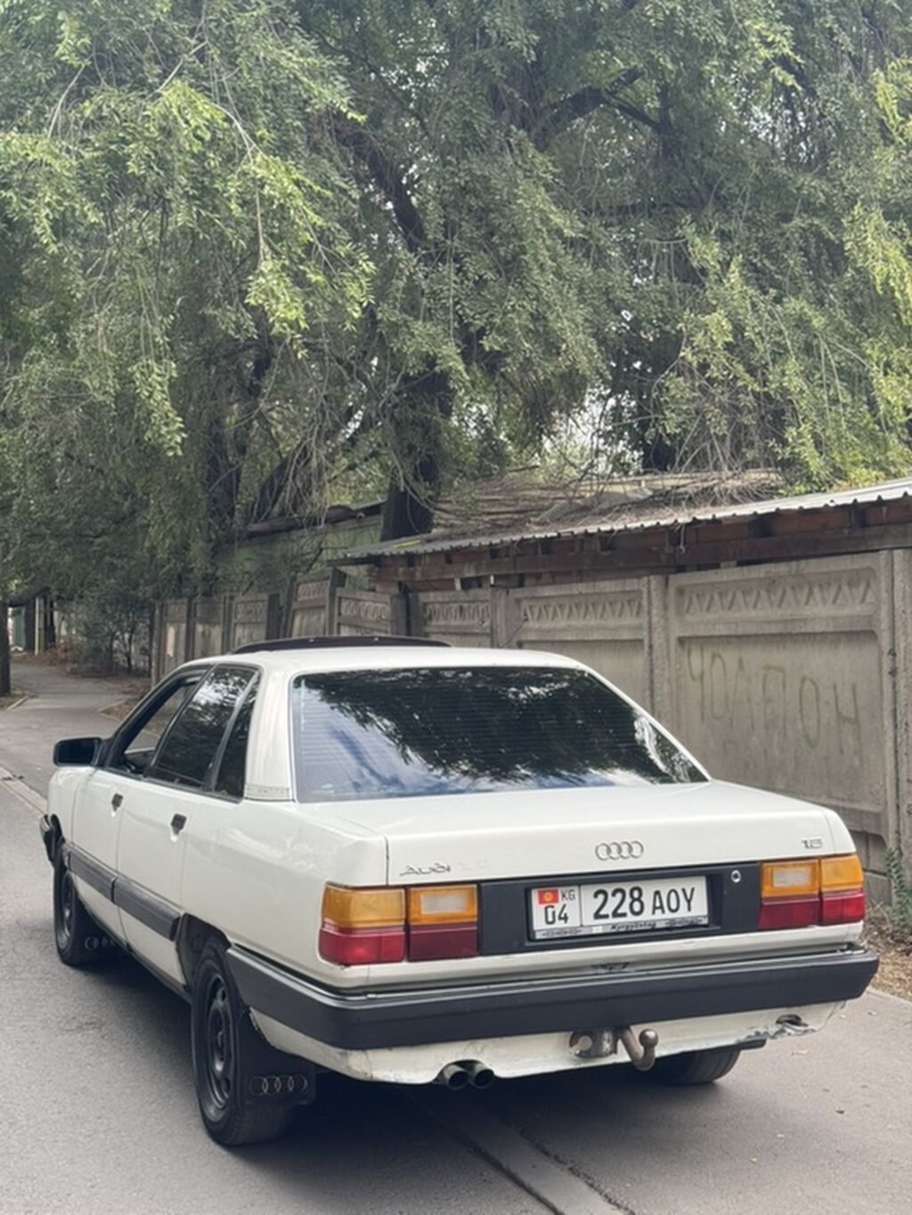 Audi 100: 1990 г., 1.8 л, Механика, Бензин, Лифтбек: фото 6