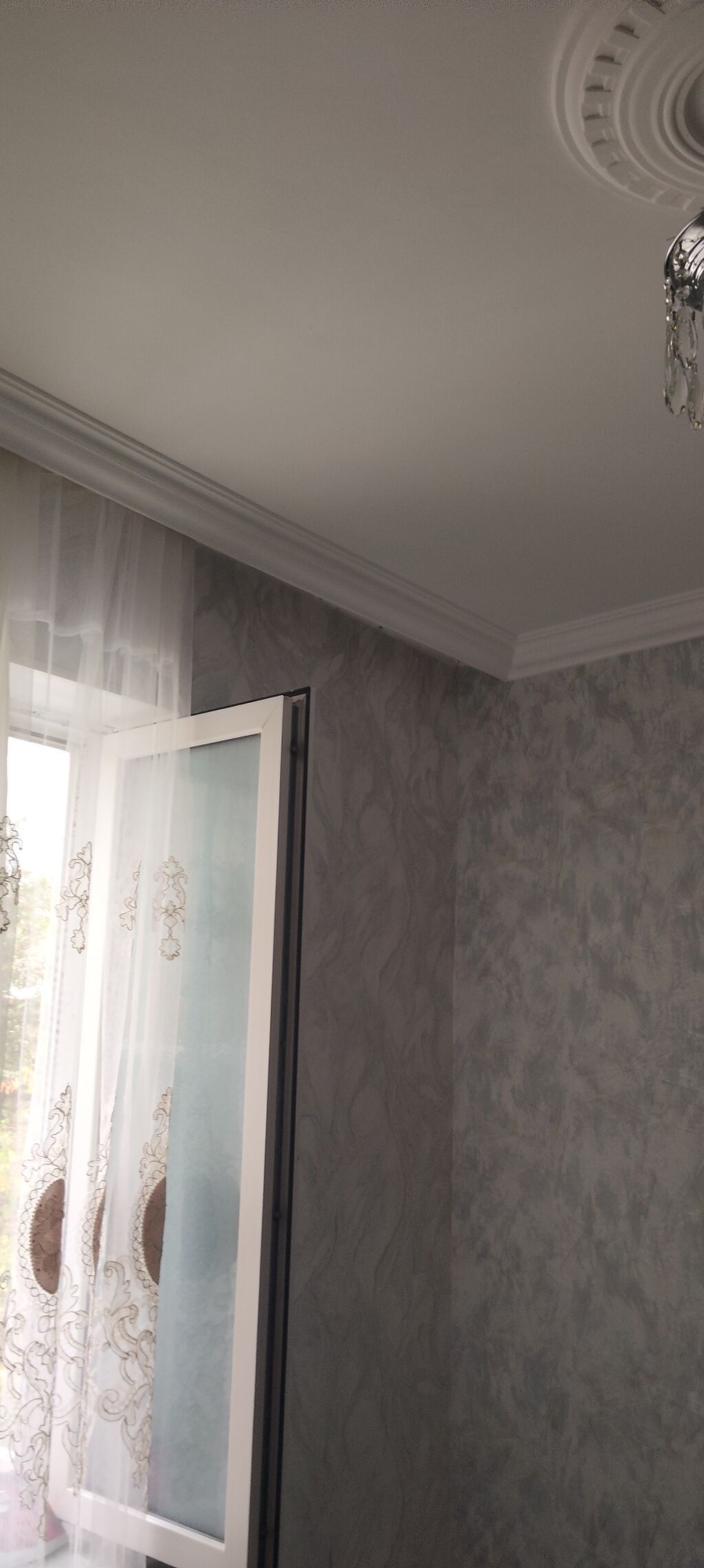 Kirayə: Həyət evi (şəxsi girişli) Təsvir: - İki səviyyəli giriş