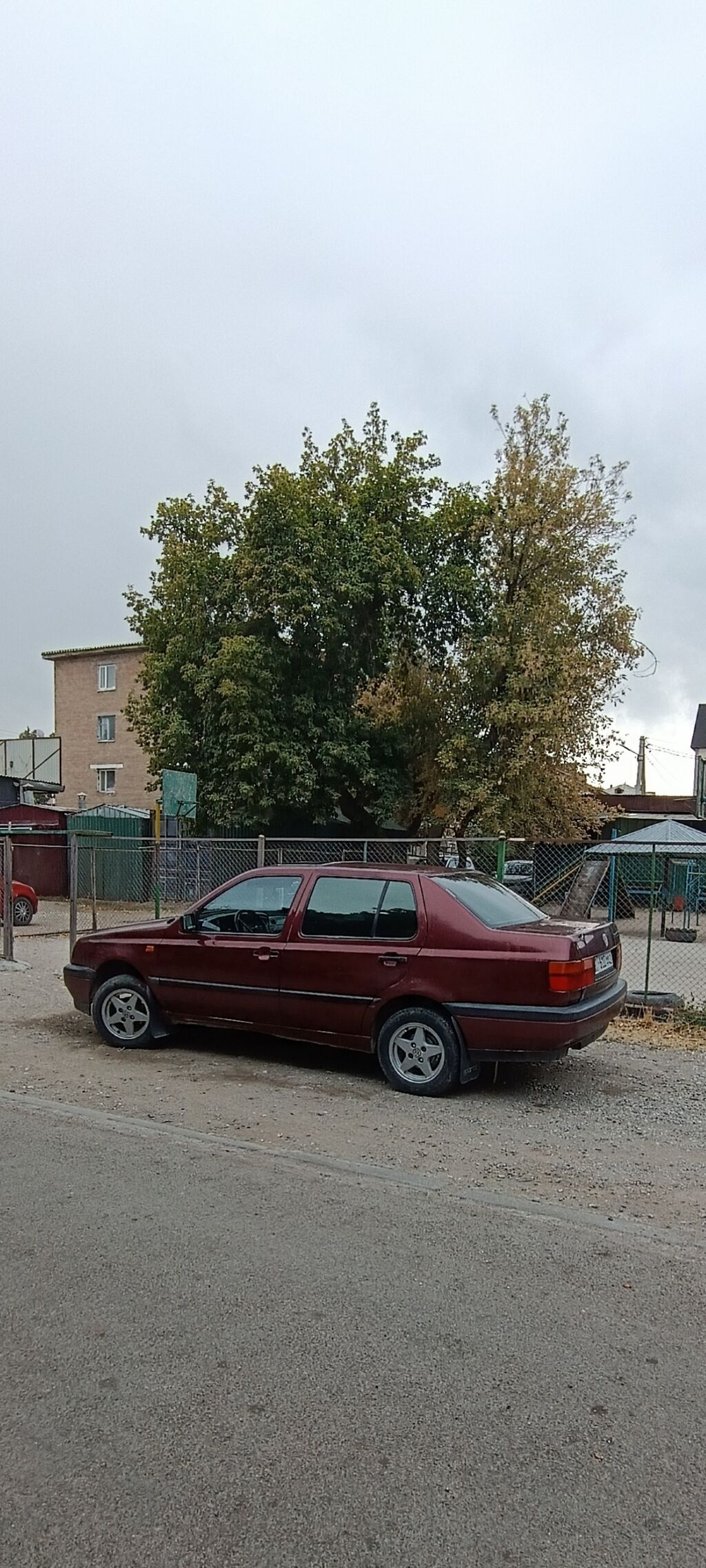 Volkswagen Vento: 1992 г., 1.8 л, Механика, Бензин, Седан: фото 4