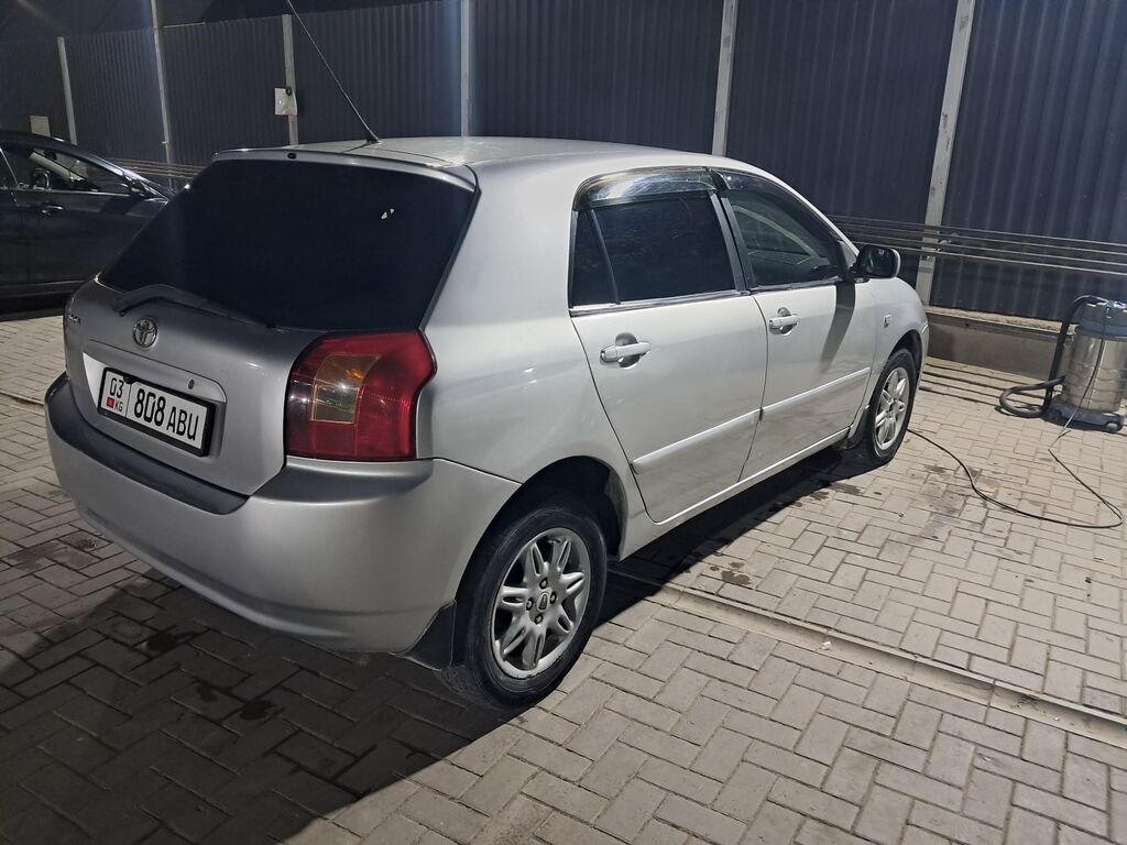 Toyota Corolla: 2002 г., 1.8 л, Автомат, Бензин, Хэтчбэк: фото 2