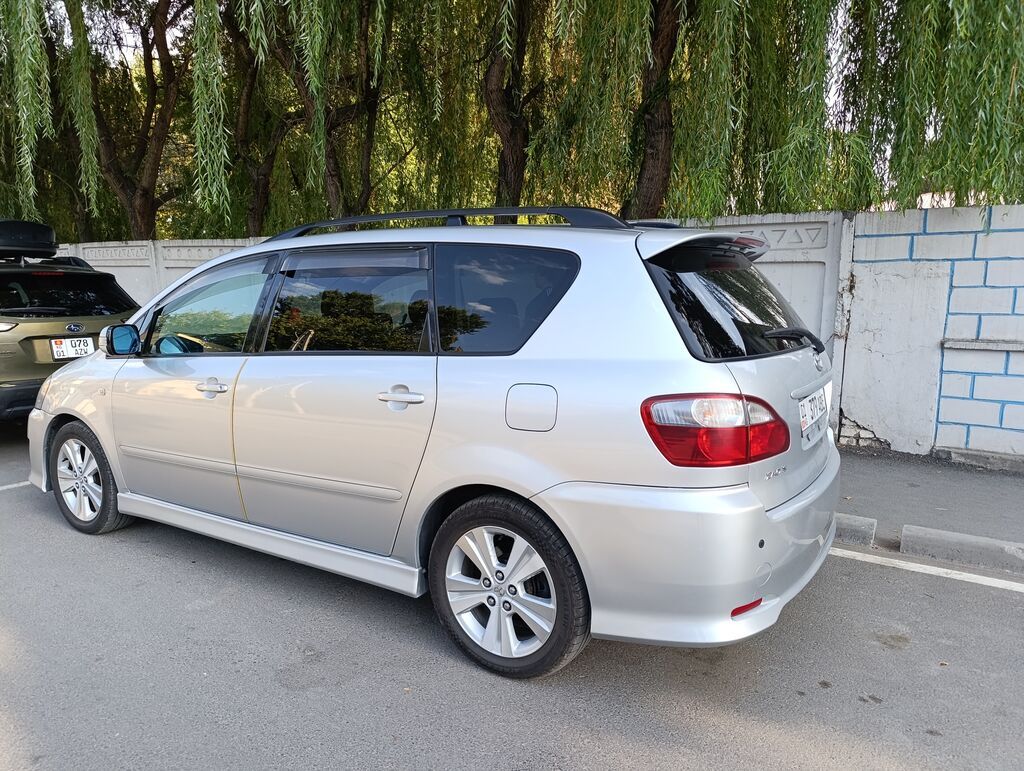 Toyota Ipsum: 2003 г., 2.4 л, Автомат, Газ, Минивэн: фото 3