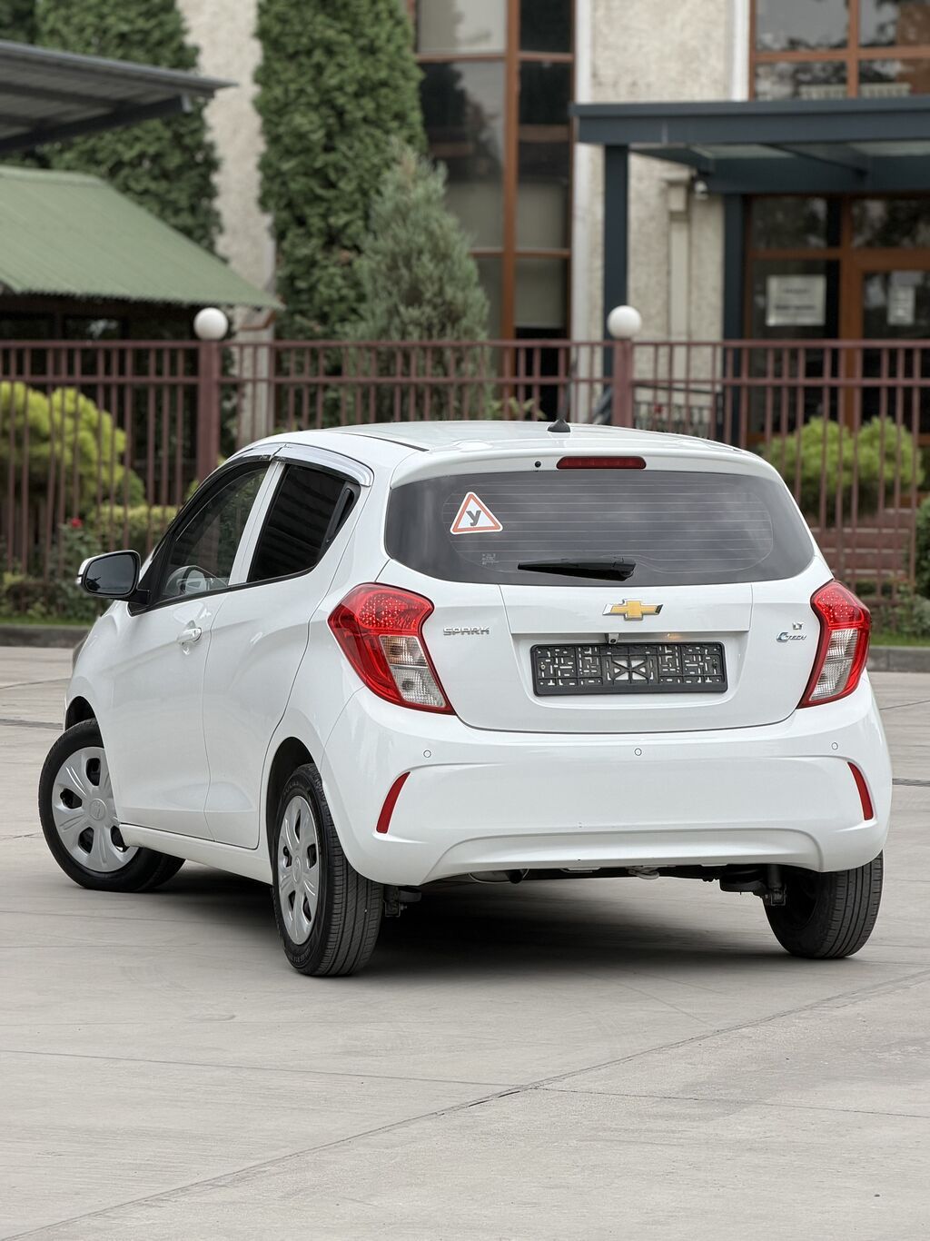 Chevrolet Spark: 2015 г., 1 л, Автомат, Бензин: фото 2