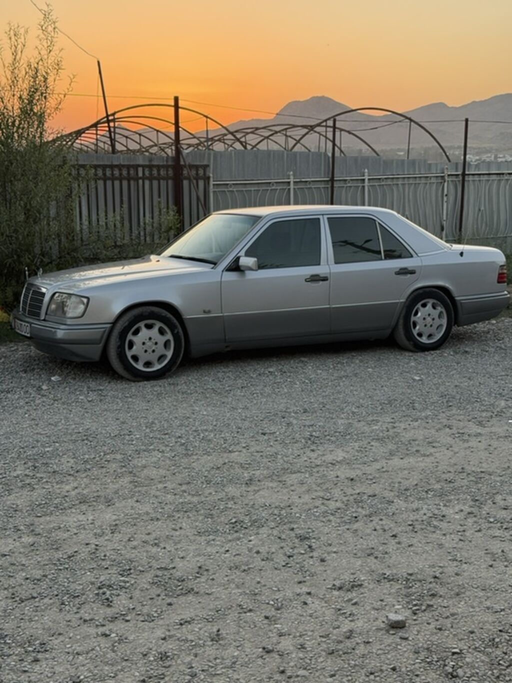Mercedes-Benz W124: 1995 г., 2.2 л, Механика, Седан: фото 3
