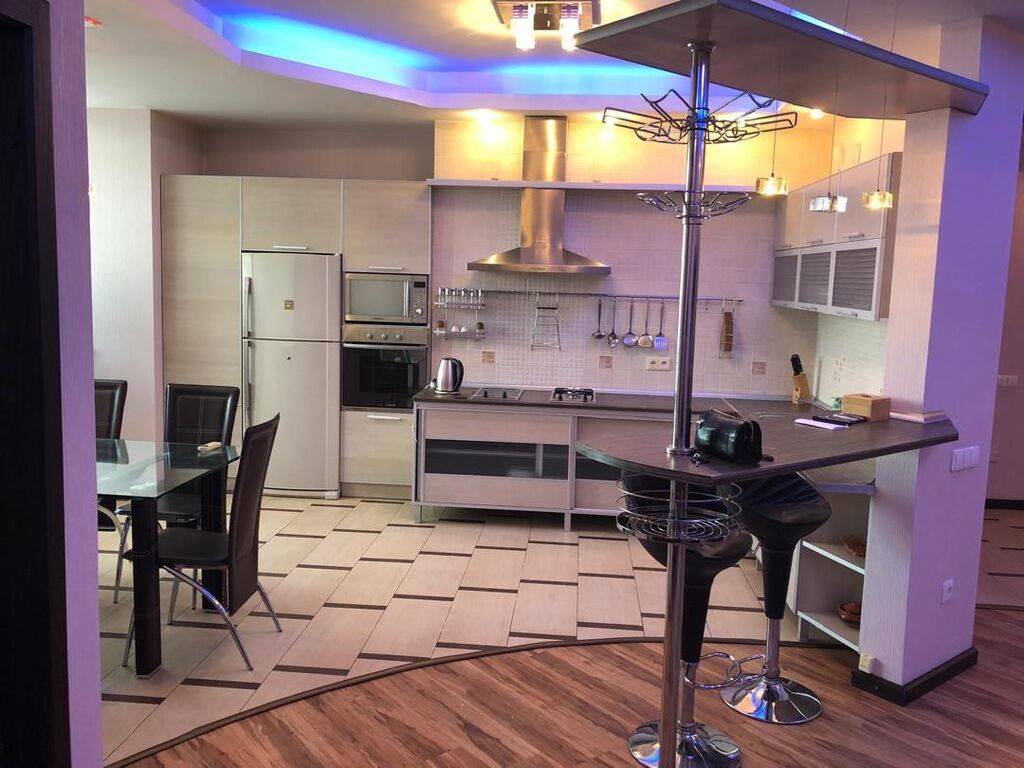3 комнаты, 100 м², Ак-Кеме Элитка, 7 этаж, Старый ремонт: фото 2