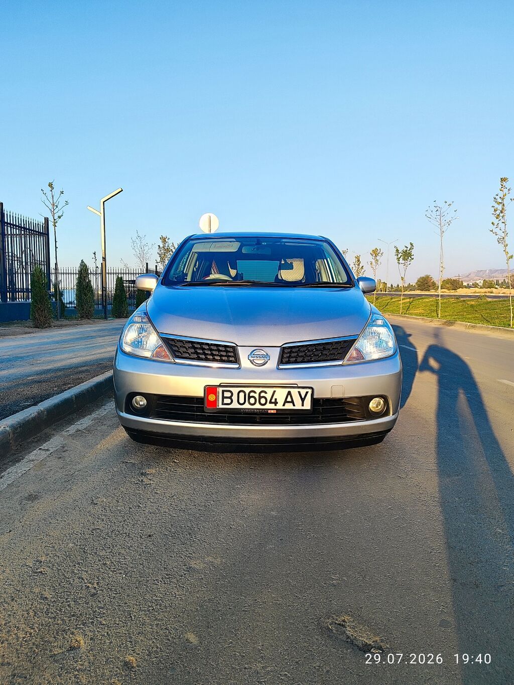 Nissan Tiida: 2005 г., 1.5 л, Вариатор, Бензин, Хэтчбэк: фото 1