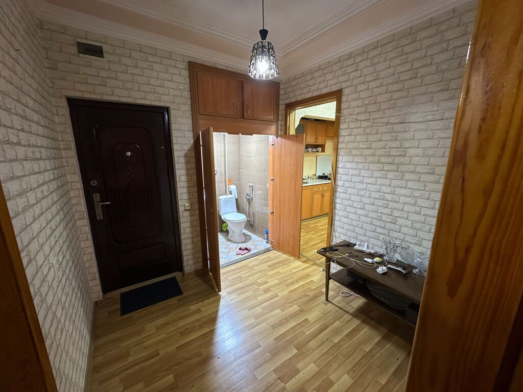 Bakı, 3 otaqlı, Köhnə tikili, 75 kv. m