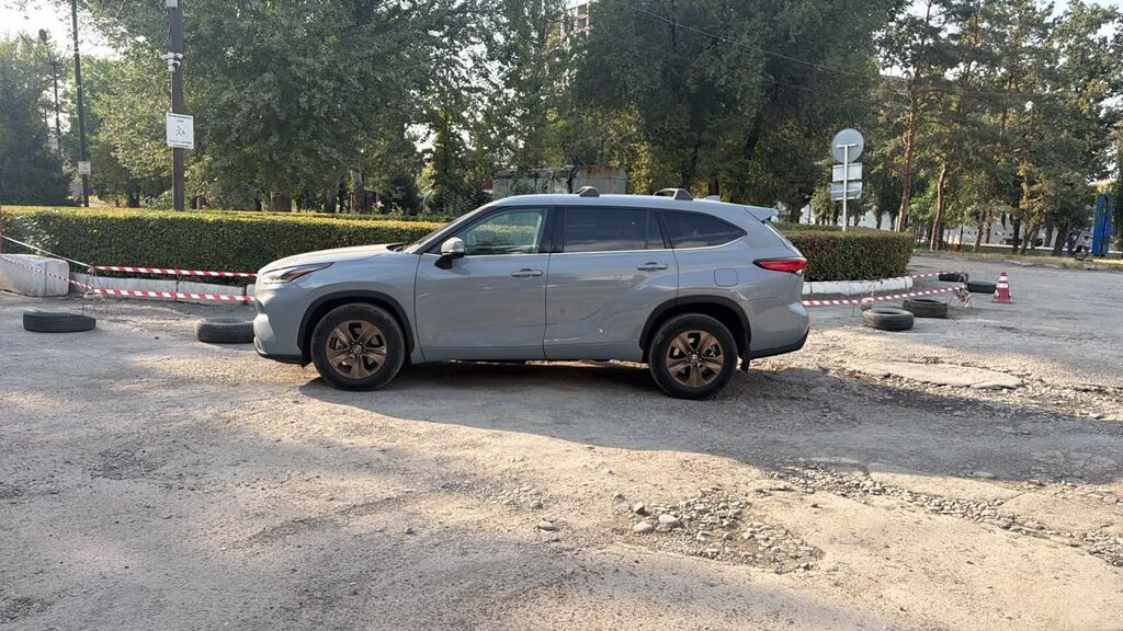 Toyota Highlander: 2021 г., 2.5 л, Автомат, Гибрид, Кроссовер: фото 4
