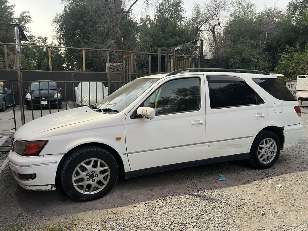 Toyota Vista: 1998 г., 2 л, Автомат, Бензин, Универсал: фото 1