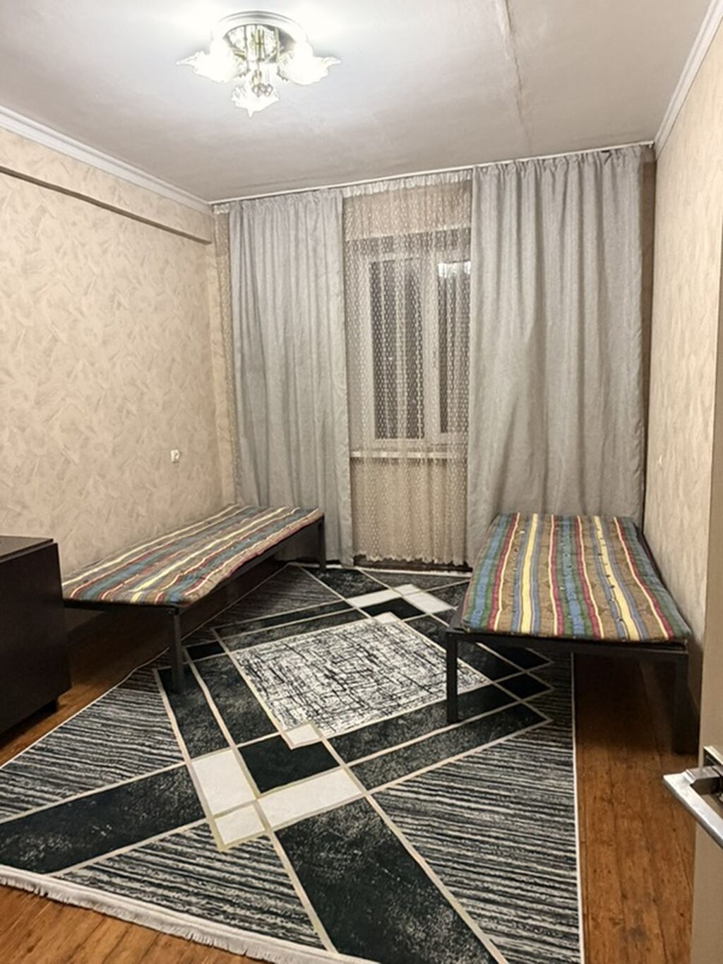 Сдается компактная жилая комната с базовой меблировкой. Помещение: фото 1