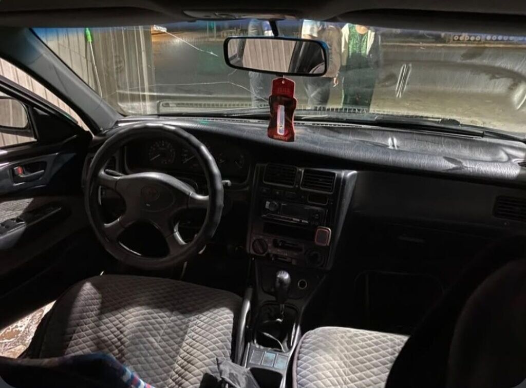 Toyota Carina E: 1995 г., 1.6 л, Механика, Бензин, Лифтбек: фото 4
