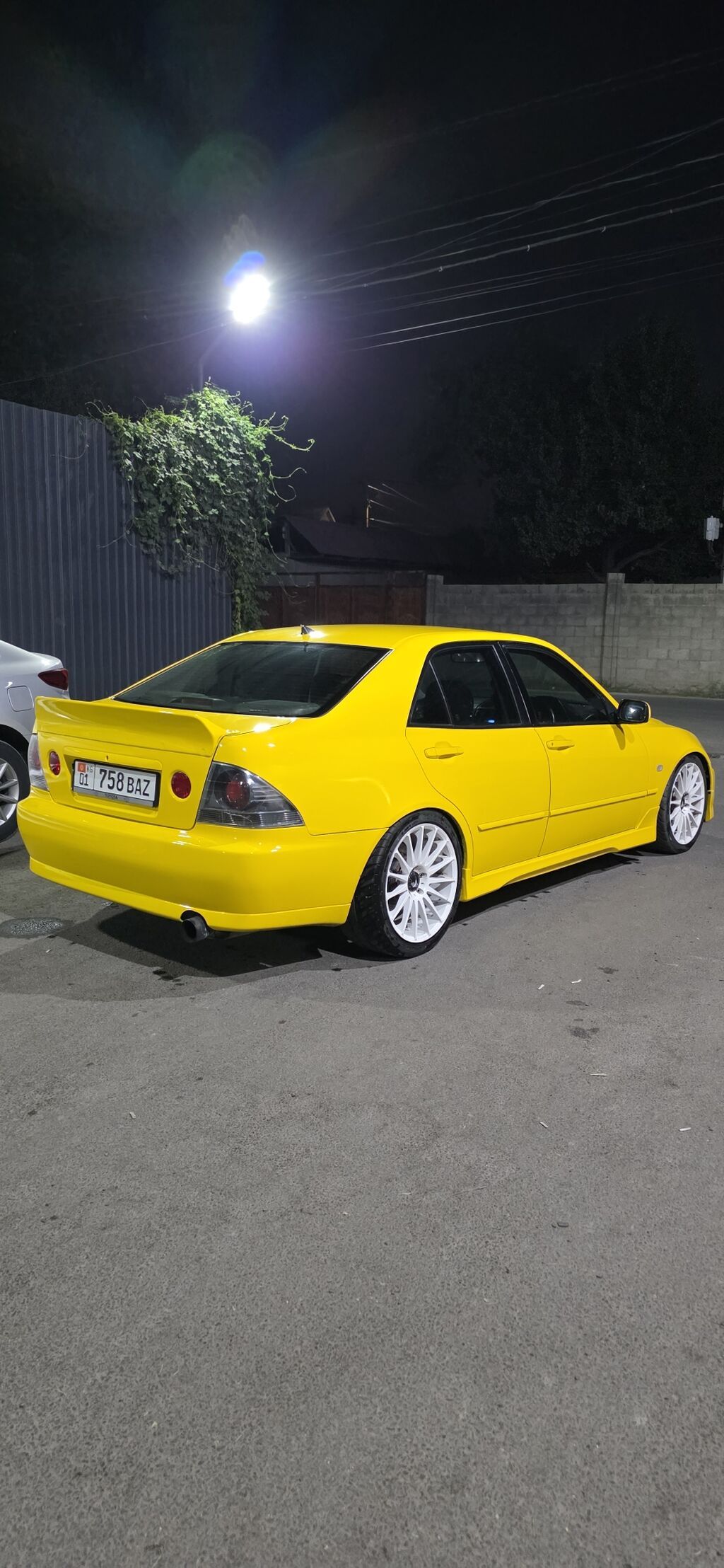 Toyota Altezza: 2001 г., 2 л, Механика, Бензин, Седан: фото 8