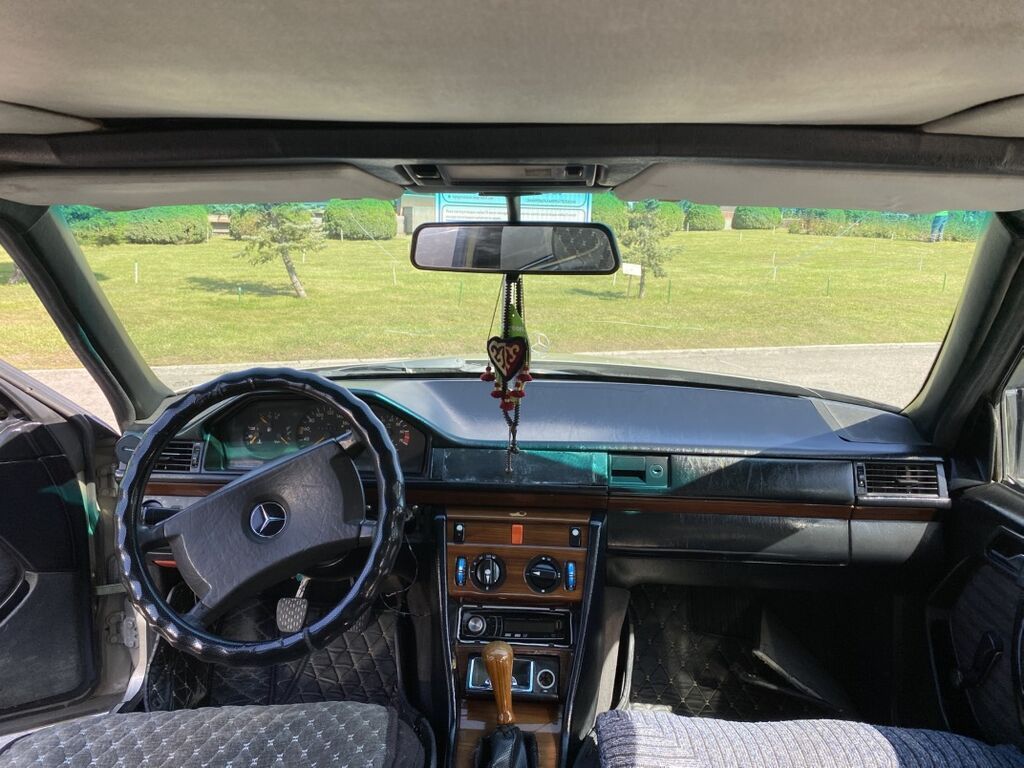 Mercedes-Benz E-Class: 1990 г., 2 л, Механика, Бензин, Седан: фото 5
