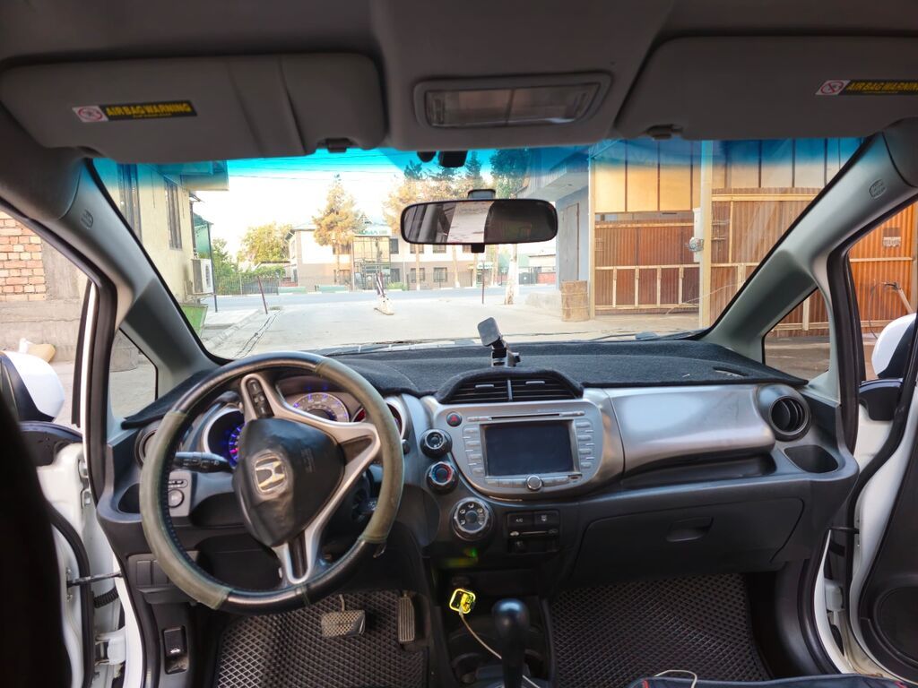 Honda Fit: 2010 г., 1.5 л, Автомат, Бензин, Хэтчбэк: фото 5