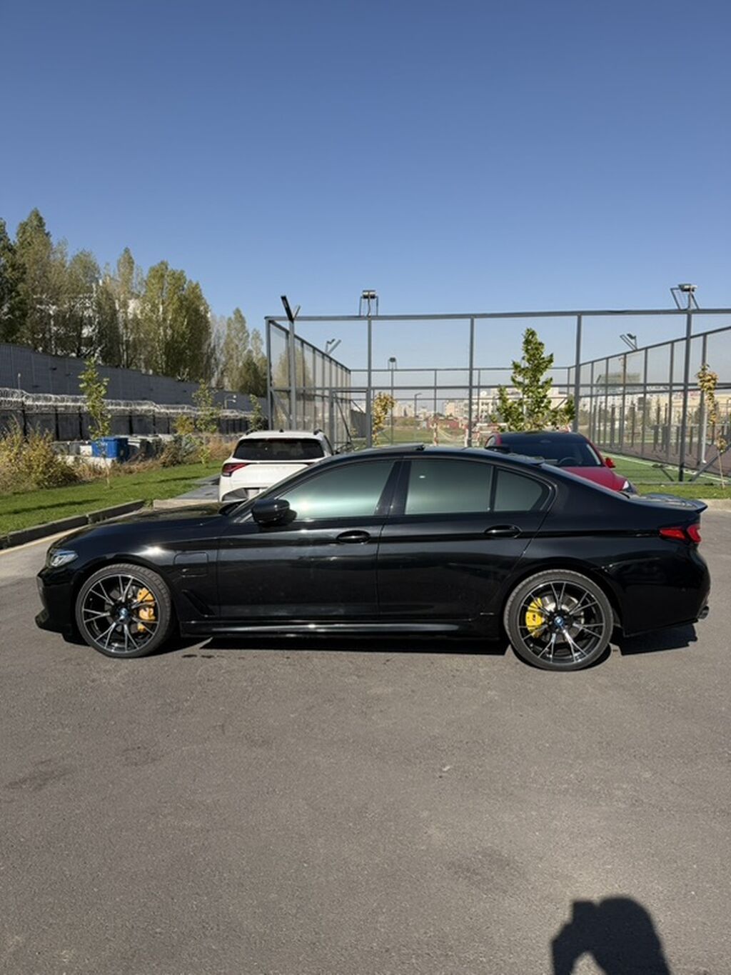 BMW 5 series: 2022 г., 2 л, Электромобиль, Седан: фото 2