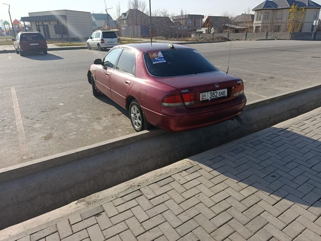 Mazda 626: 1992 г., 2 л, Механика, Бензин, Седан: фото 5